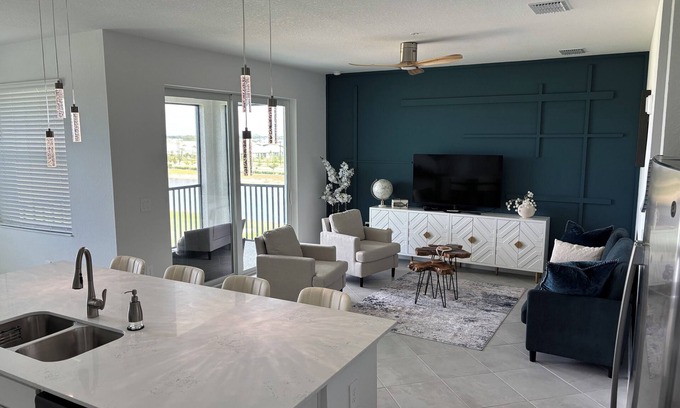 Venice Condo | WELLEN GOLF & COUNTRY CLUB GATAWAY nIn a Modern Style 2 bd Condo