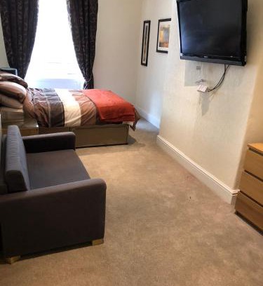 Dewsbury Bed & Breakfast | Wellington Tavern Accommodation