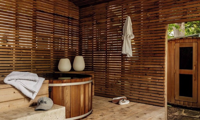 Holly House | Wellness Oasis: Cold Plunge, Hot Tub, Sauna, Steam Shower