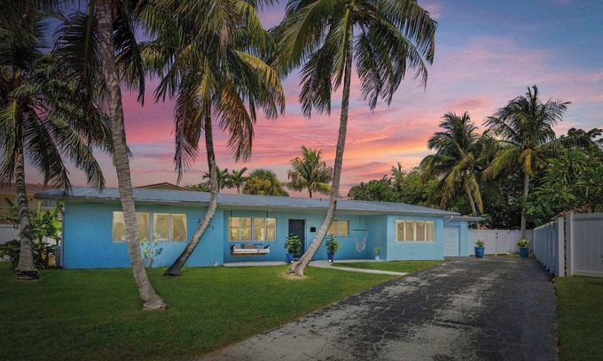 Lighthouse Point House | Wellness Retreat w/Pool~Gym~Family Fun