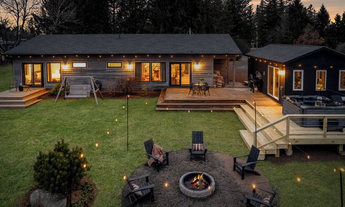 Livingston Manor House | Wellness Retreat with Hot Tub, Gym, Cold Plunge, Office