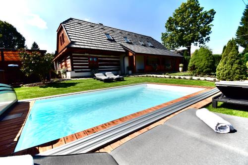Krizanky Ski Chalet | Wellness Roubenka Křižánky