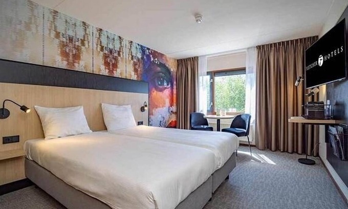 Bergen op Zoom Hotel | Wellness Stay with Pool and Parking Near Town and Attractions