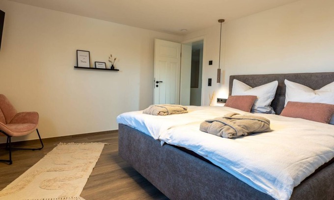 Brimingen House | Wellness vacation home, bath/WC with sauna and jacuzzi - Ferienhaus Im Lachergarten