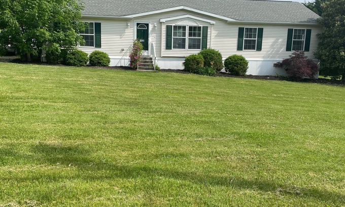 East Earl House | Welsh Mountain Retreat Near Amish Country - FIREPLACE - KEURIG - EV CHARGER