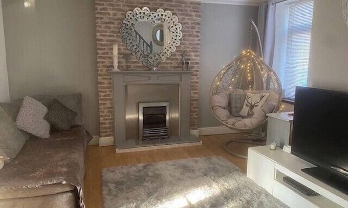 Mountain Ash House | Welsh Retreat with Stunning Views, sleeps upto 4
