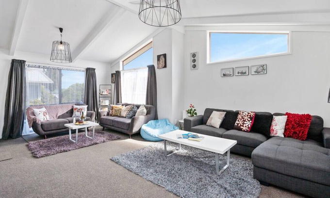 Two Mile Bay Cottage | Wendy’s Bach - Richmond Heights Holiday Home