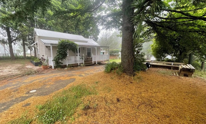 Wentworth Falls Cottage | Wentworth Falls Miners Cottage. Close to lake, cafes, Katoomba and Leura.