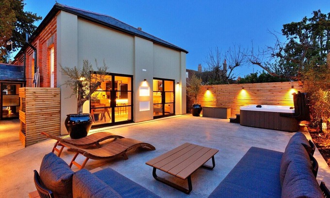 Appledore House | Wesleyan House