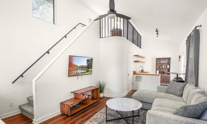Clarksville House | West 6th Street Mansion | Walk Everywhere