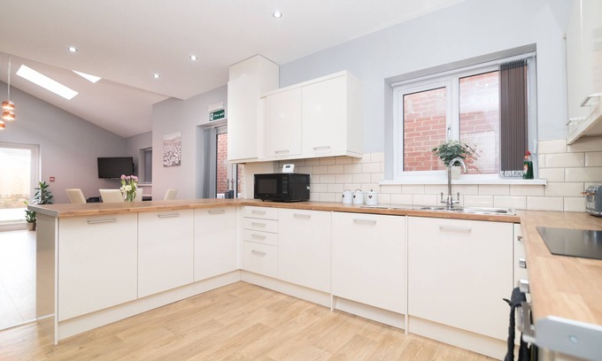 West Bromwich Apartment | West Brom- premium stay