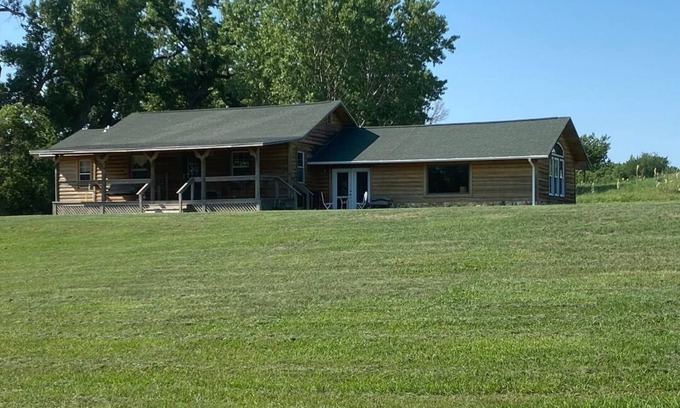 Graham County Cabin | West Cabin Peaceful and roomy cabin in private rural setting. 2 bed 2 bath