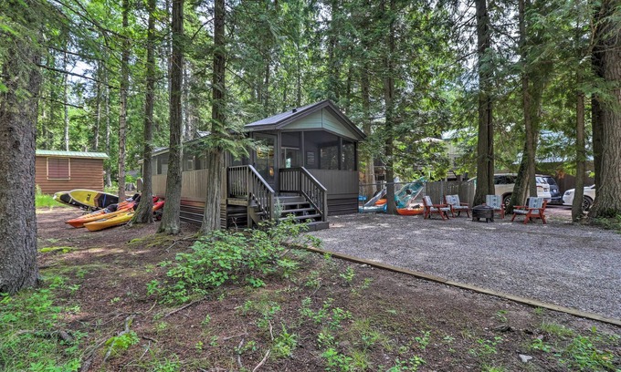 Agpar House | West Glacier Bear Cabin In Glacier National Park