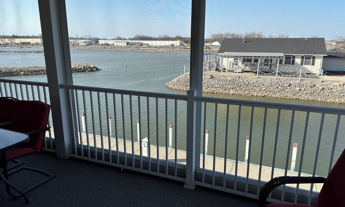 Gypsum Condo | West Harbor Marina Condo - B