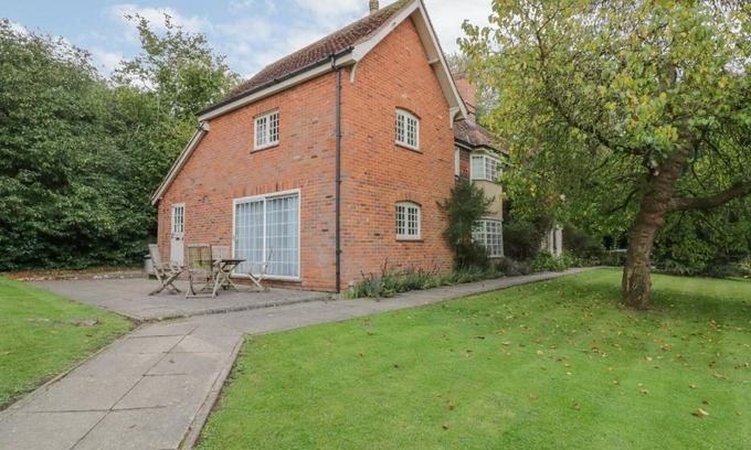 Halstead House | West Lodge