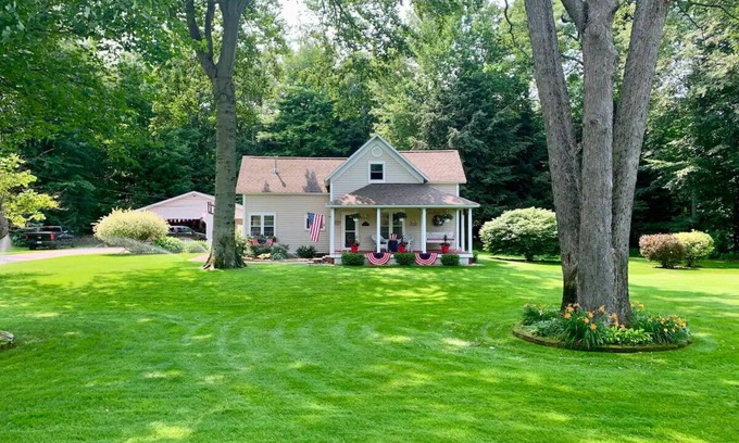 Montague House | West Michigan Relaxation Station
