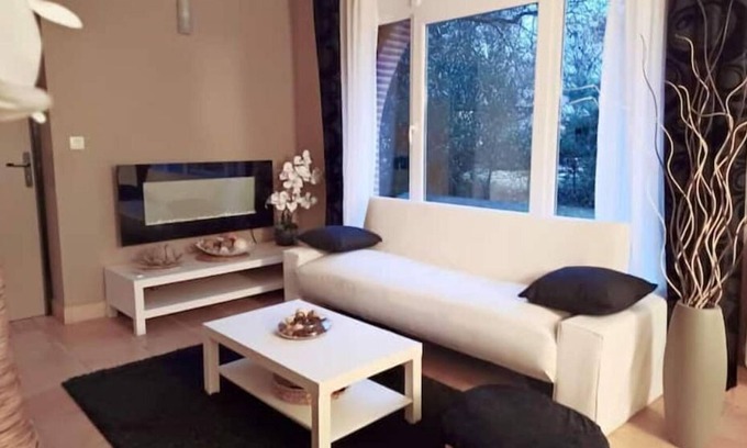 Brax Cottage | West of Toulouse : modern comfort meets relaxation under the shade of oaks