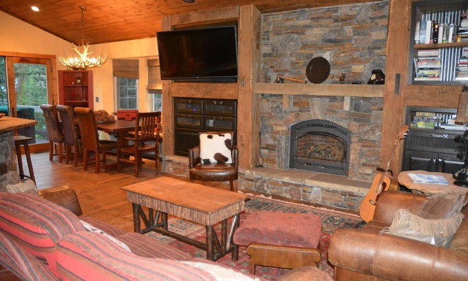 Talmont House | West Shore Home near Sunnyside - high end furnishings and lodge style design