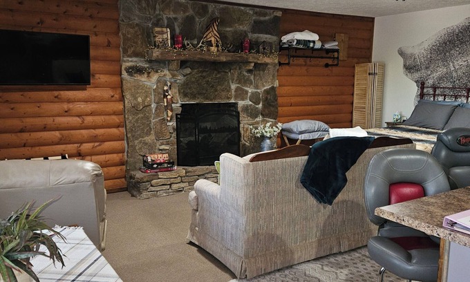 Theodosia Cabin | West Side Angler's Studio/Cabin close to Bull Shoals Lake