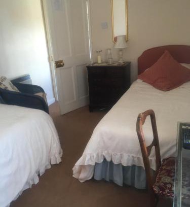 Barrow upon Humber Bed & Breakfast | West Wold Farm House B&B