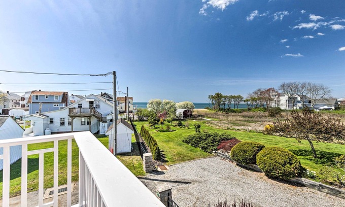 Westbrook Center House | Westbrook Home w/Ocean Views - Walk to Beach