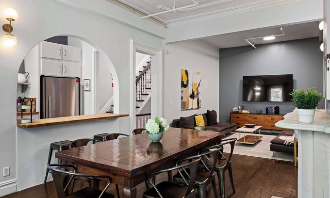 Midtown West House | Westbury by RoveTravel | 4BR Midtown West Townhome