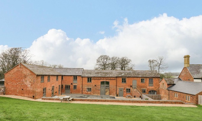Gretton Other | WESTER, character holiday cottage, with a garden in Crick