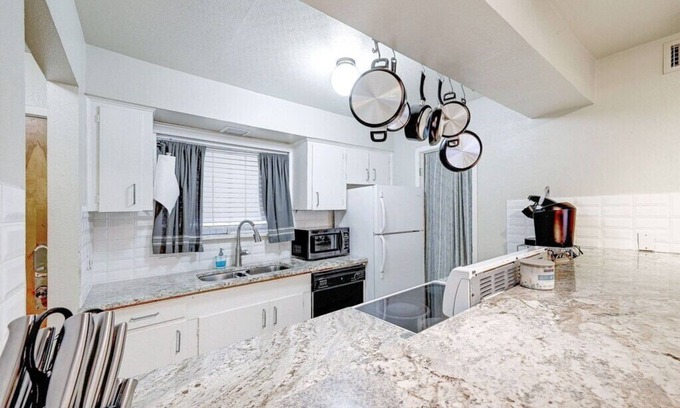 Tarrytown Condo | Westfield Wonder | Historic Tarrytown neighborhood