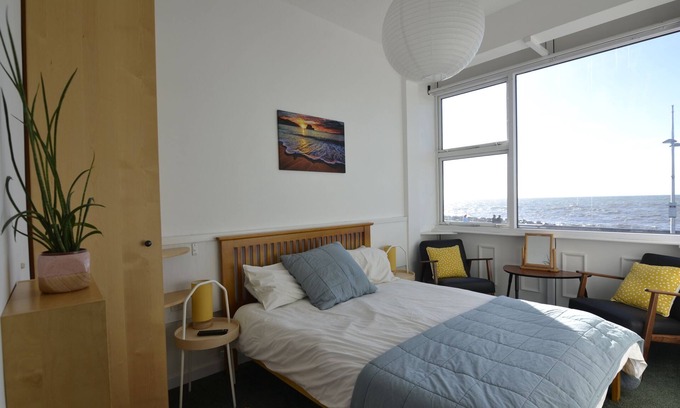 West Bay Apartment | Westpoint Apartments - Apartment 2 Seaview No pets