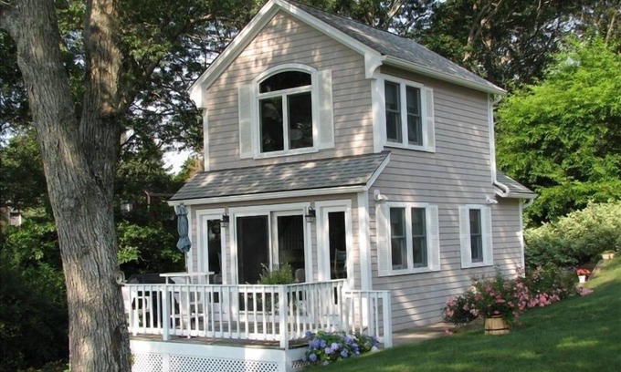 Westport Cottage | Westport Ma - Beautiful Waterfront Cottage Walk to Vineyard