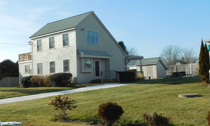 Adamsville Cottage | Westport, Ma East Beach location.