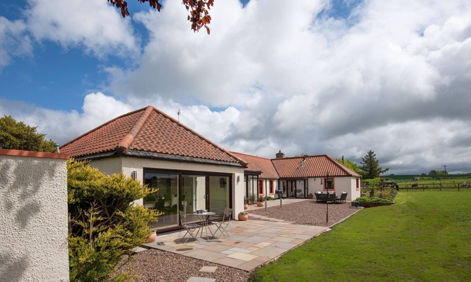 MacMerry Cottage | WESTWOOD COTTAGE - A spacious farm cottage close to superb East Lothian beaches