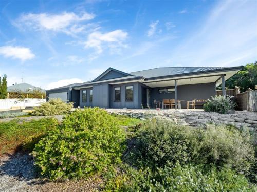 Augusta House | Whale Tails Augusta - stylishly modern in the town of Augusta