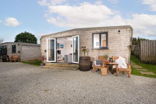 Helford Passage Apartment | Wheal Jewel- Beautifully Fitted Wooden Lodge Helston Cornwall