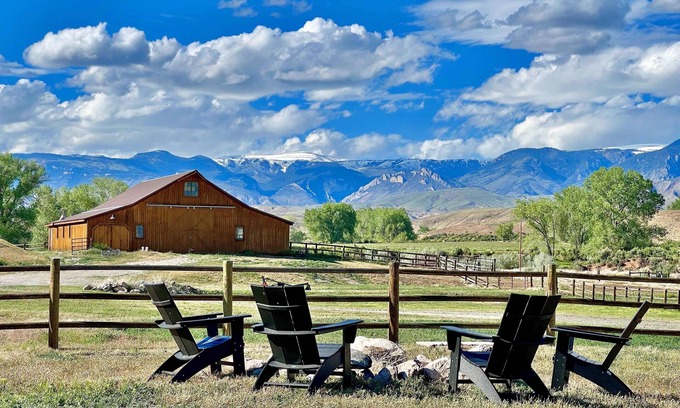 Greybull House | Wheels Up Cottage at Ever Sky Ranch, THE VIEWS!