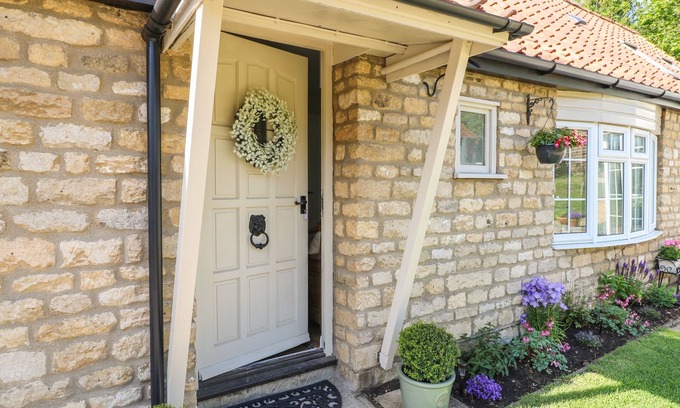 Corby Glen Cottage | Wheelwrights Cottage