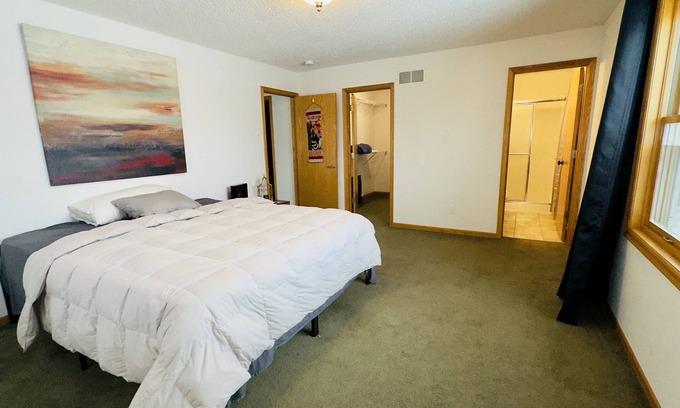 Minneapolis House | Where Luxury and Convenience Converge.