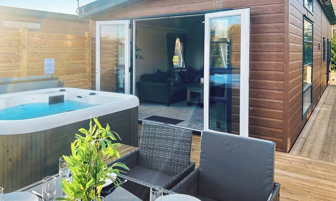 Laceby Ski Chalet | Whimbrel Lakeside Lodge