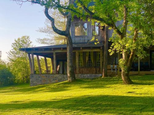 Franklin Apartment | Whimsical Gatehouse at Dark Horse Estate