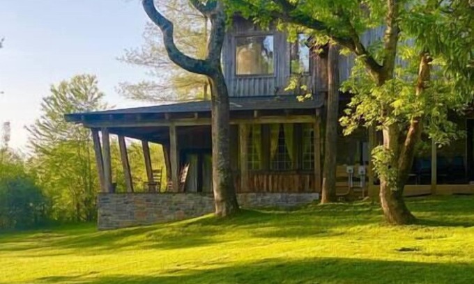 Franklin Apartment | Whimsical Gatehouse at Dark Horse Estate
