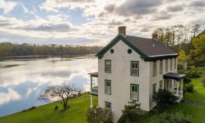 Town of New Baltimore House | Whip's River House - 1850's Riverfront Home in Hamlet of New Baltimore