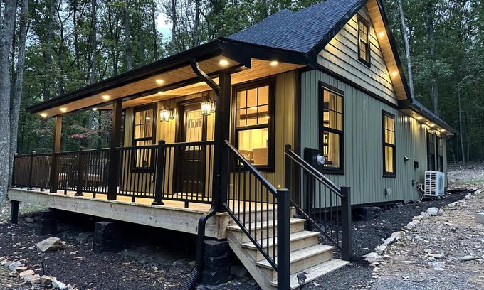 Hedgesville Cabin | Whiskey Acres