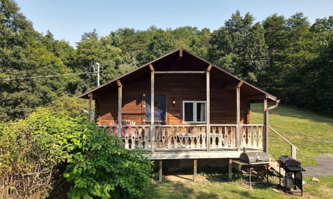 Berkeley Springs House | Whispering Hills - Secluded | Pets | Hot Tub | Wifi | Fire Pit | Screen Porch