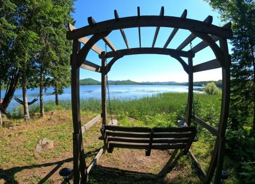 Notre-Dame-de-Pontmain House | Whispering pines cabin
