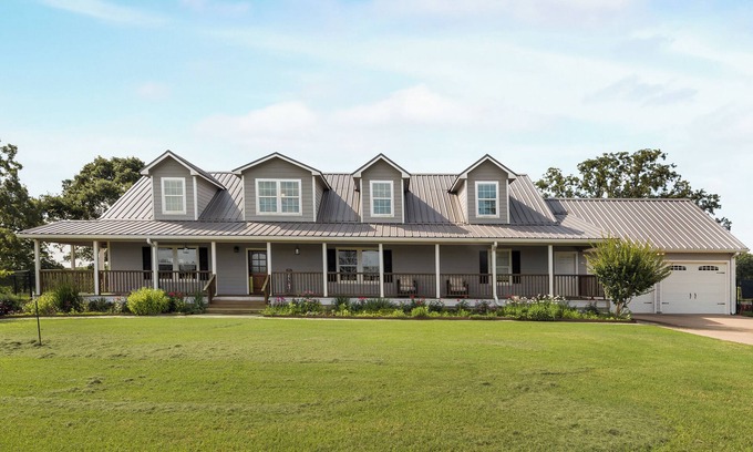 Kemp House | Whispering Vines Ranch-Serene Nature Retreat-Private 90-acre Escape