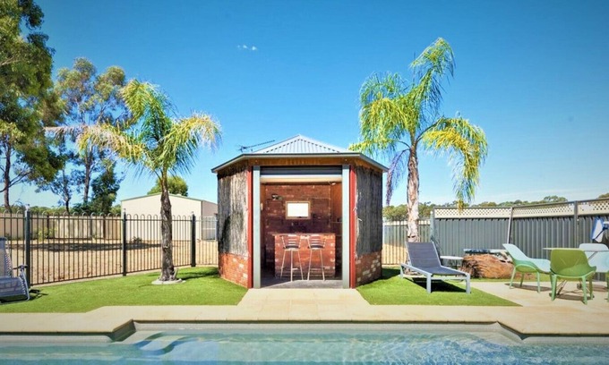 Maryborough House | Whispering Woods/Heated Pool/Sauna/2King beds/Pets