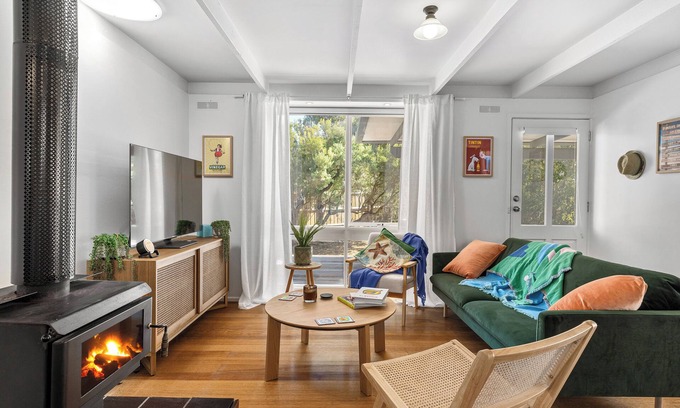 Tootgarook House | WHITE BEACH COTTAGE, COASTAL BEACH HOLIDAY HOME, TOOTGAROOK