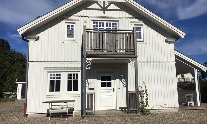 Ostseebad Baabe Condo | White beach house on the Bodden