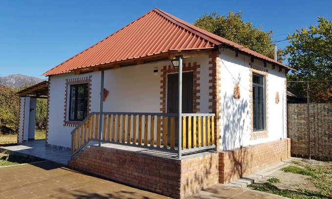 Dsegh House | White house Dsegh