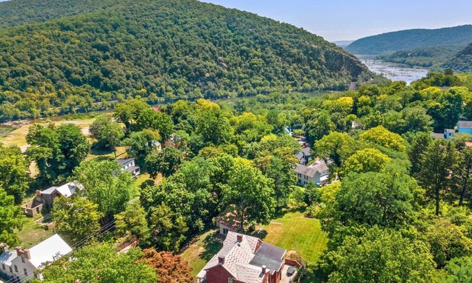 Harpers Ferry House | White House Inn - Historic Home in Harpers Ferry!
